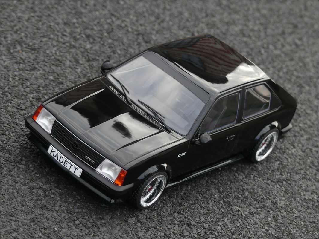 1/18 オペルカデット　　スポーツ ミニチャンプス 1/18 オペル カデット クーペ 1976 MINICHAMPS